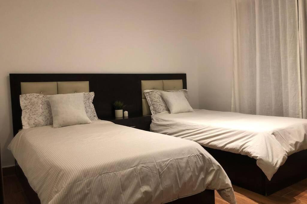 Luxury Apartment In Awesome Location In Аман Екстериор снимка