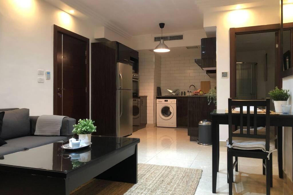 Luxury Apartment In Awesome Location In Аман Екстериор снимка