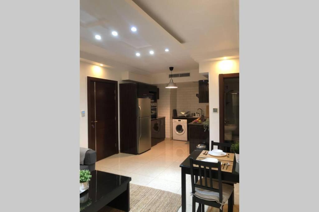 Luxury Apartment In Awesome Location In Аман Екстериор снимка