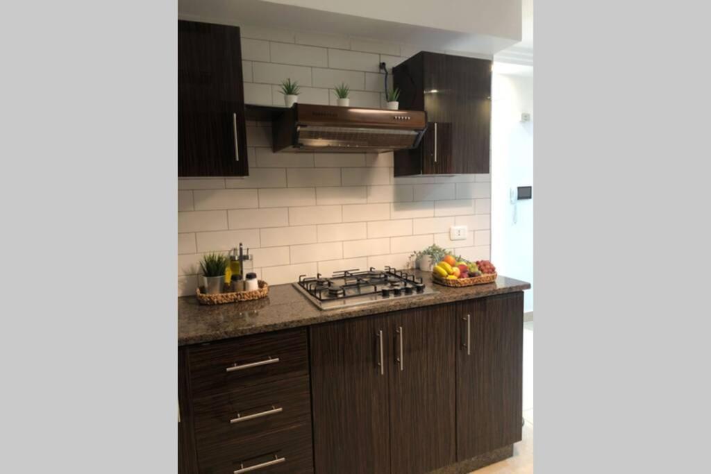 Luxury Apartment In Awesome Location In Аман Екстериор снимка